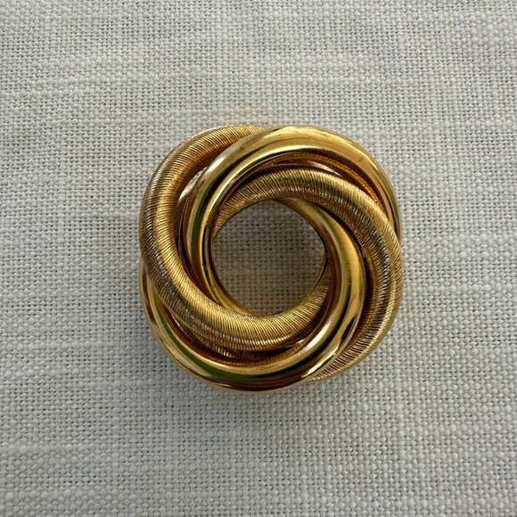 Vintage Textured Gold Entwined
Circle Knot Large Pin Brooch - Picture 1 of 3